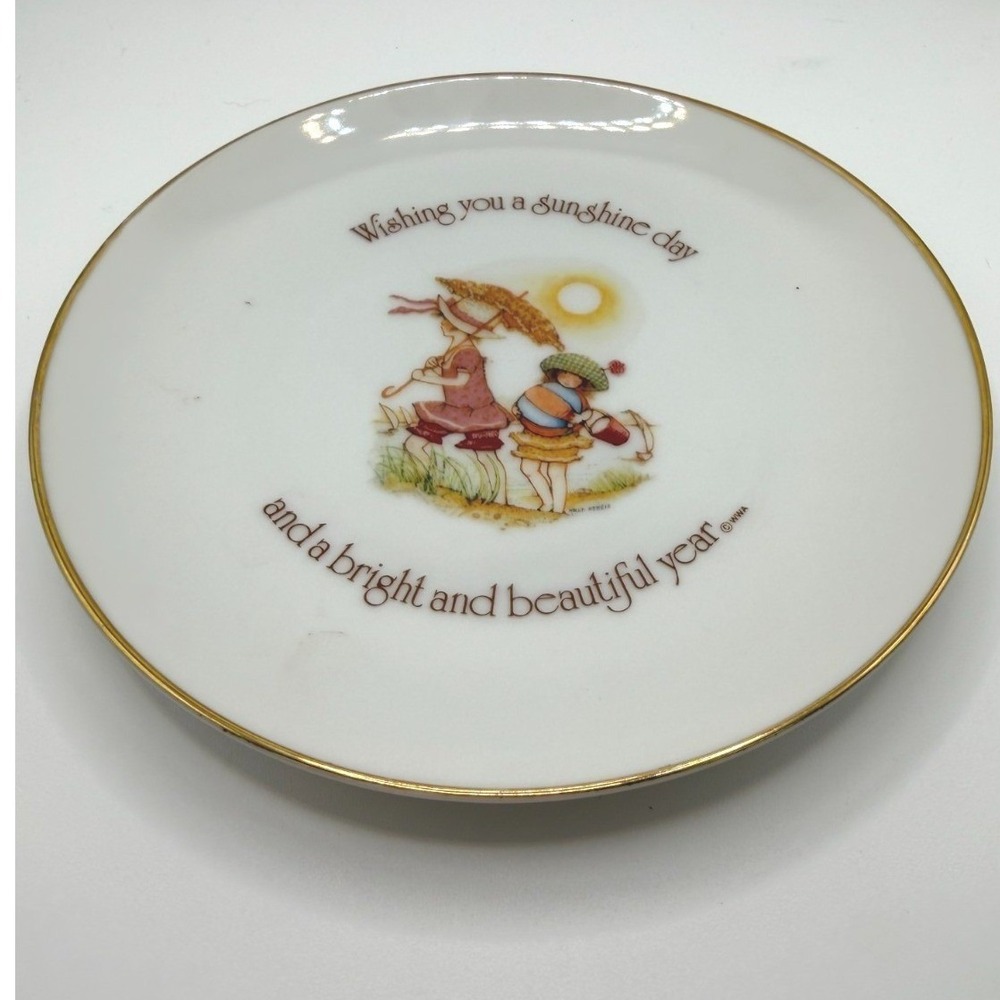 Holly Hobbie Vintage 1975 Collector Plate "Wishing" made in Japan